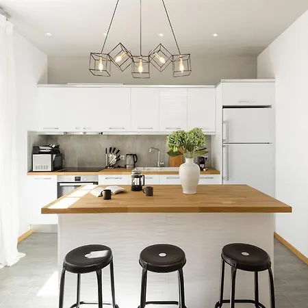 Innovative Upscale 2-br Flat In Premium Location