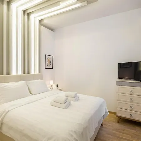 Apartment Innovative Upscale 2-br Flat In Premium Location *