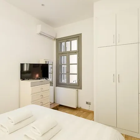 Innovative Upscale 2-br Flat In Premium Location Thessaloniki