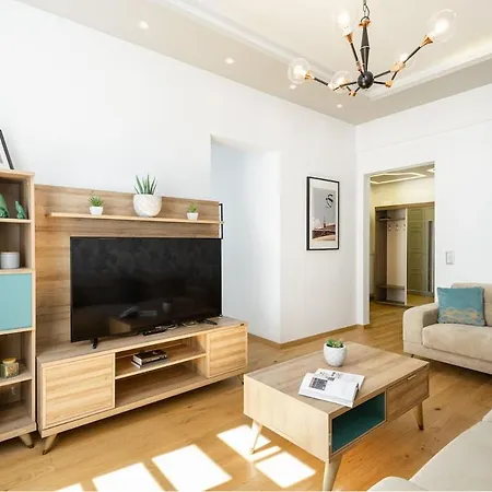 Innovative Upscale 2-br Flat In Premium Location