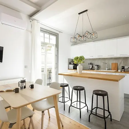 Apartment Innovative Upscale 2-br Flat In Premium Location *