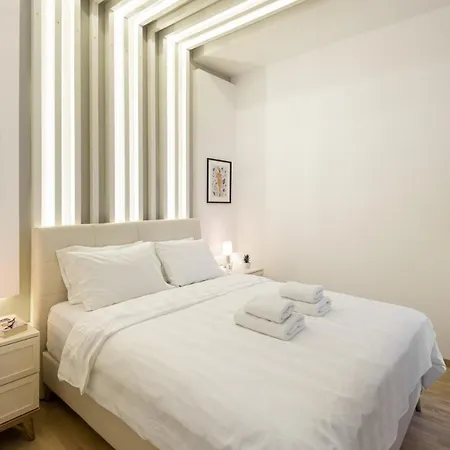 Innovative Upscale 2-br Flat In Premium Location Apartment