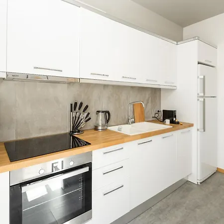 Innovative Upscale 2-br Flat In Premium Location Apartment *