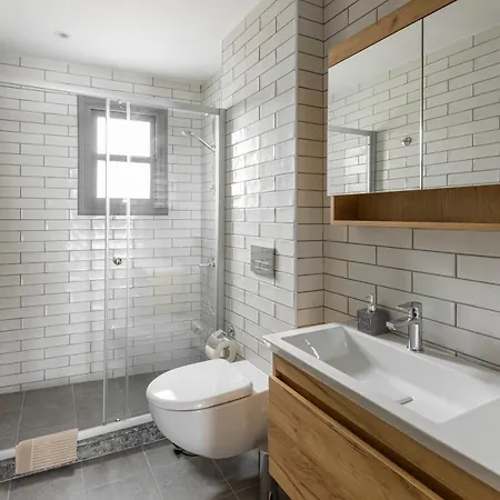 Innovative Upscale 2-br Flat In Premium Location Салоники