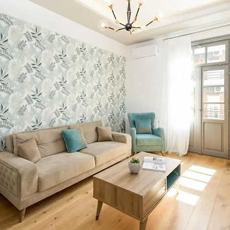 Innovative Upscale 2-br Flat In Premium Location *